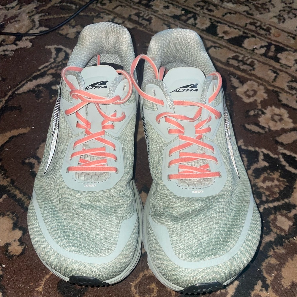 Woman’s altra Torin 5 size 7